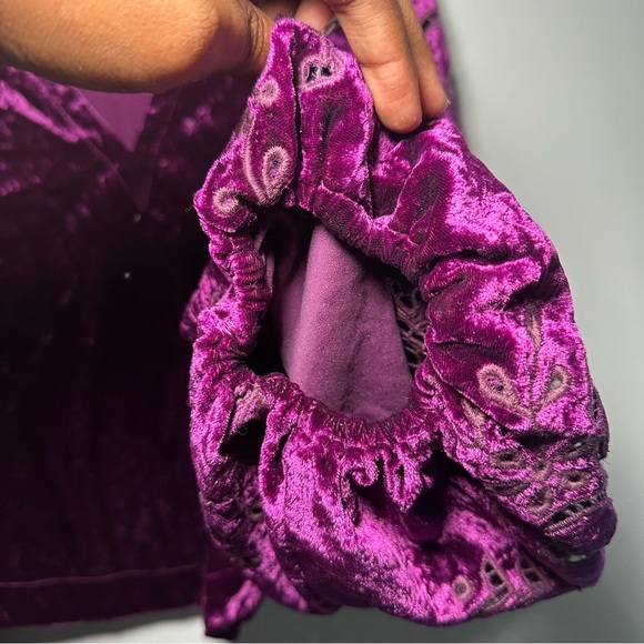 By Anthropologie Velvet Cutwork Plum V Neck Blouse Top Size M - Picture 7 of 16